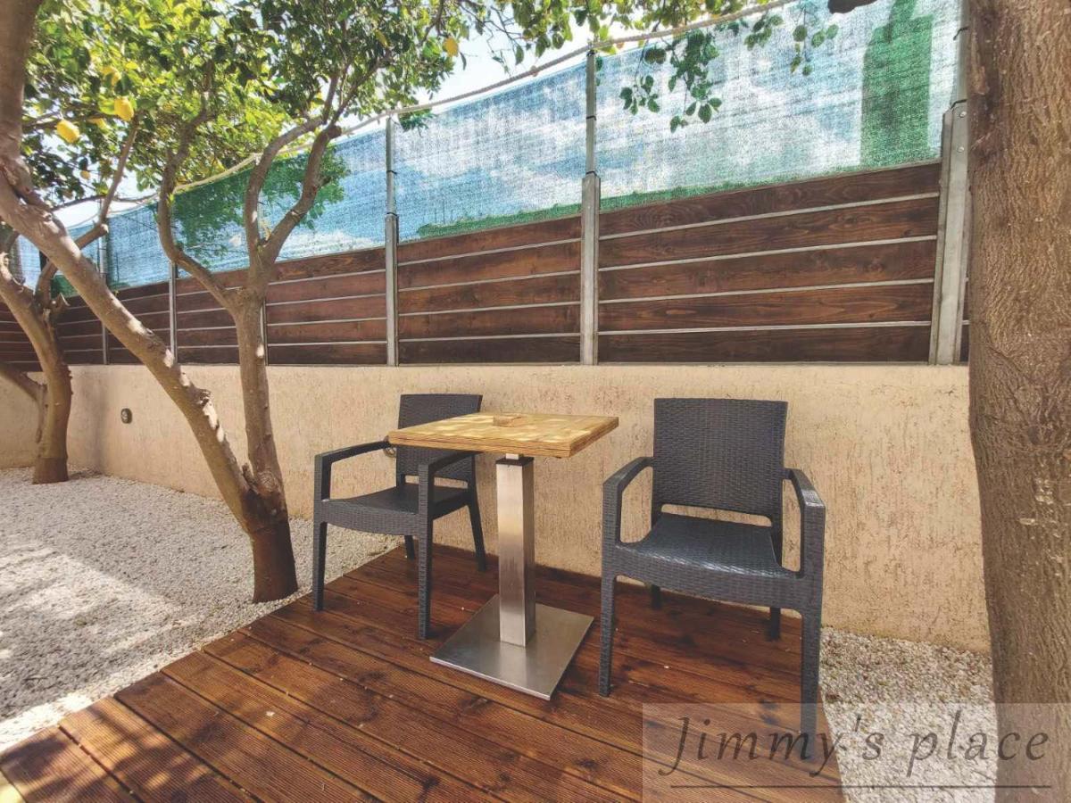 Jimmy'S Place Artemida  Bagian luar foto