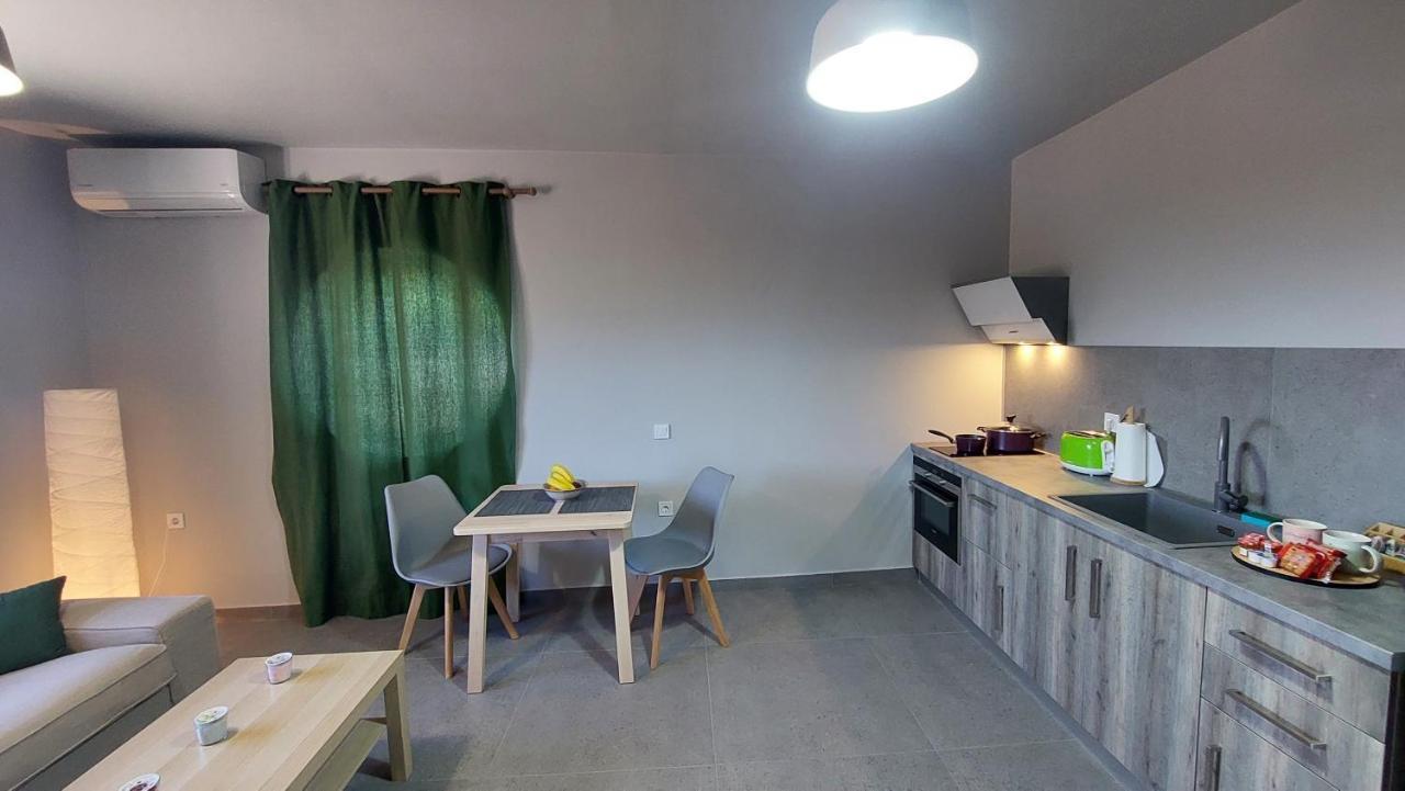Jimmy'S Place Artemida  Bagian luar foto